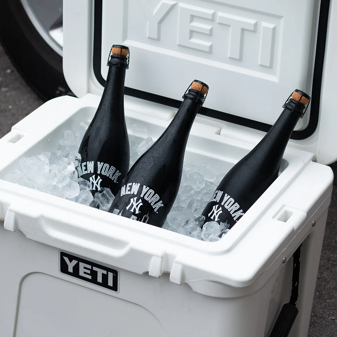 New York Yankees Skyline Series Black Bubbly 3 Pack - Image 4