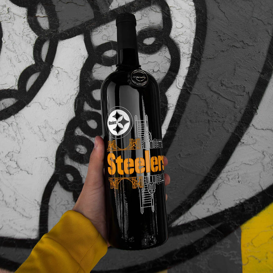 Pittsburgh Steelers Skyline Etched Wine - Image 3